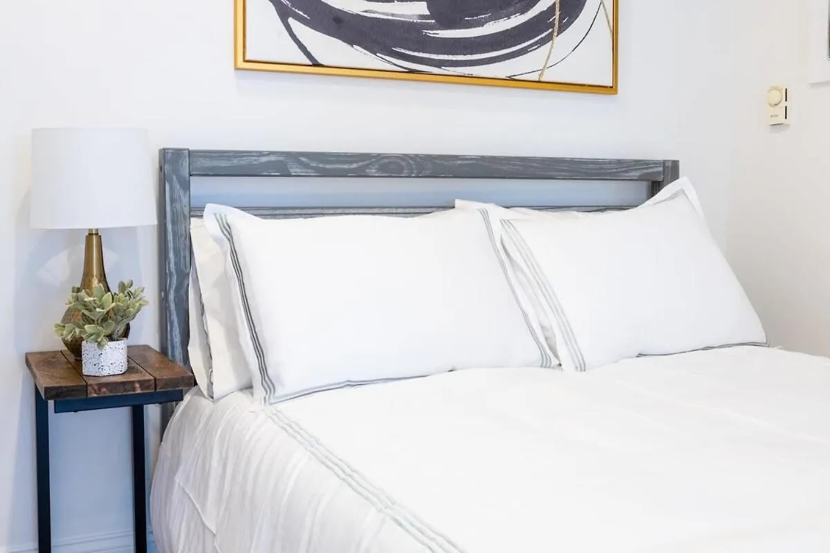 69-5C Festive Comfort Brand New 1Br Lower East Side Christmas Ready New York Apartment