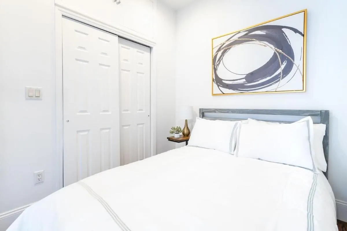 69-5C Festive Comfort Brand New 1Br Lower East Side Christmas Ready New York United States